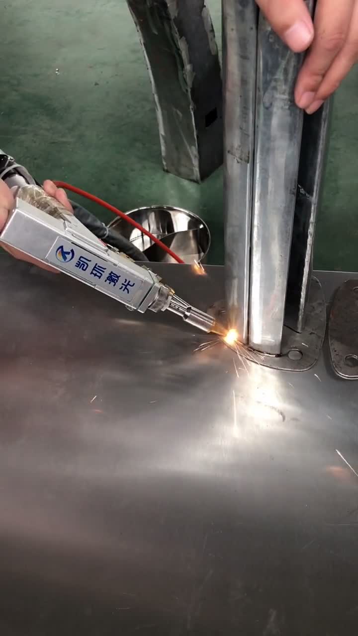 2.激光塑料焊接機(jī)的組成部分有幾個(gè)